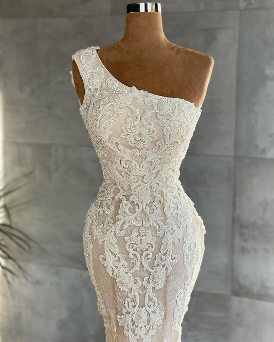 Elegant One-Shoulder Mermaid Gown with Floor-Length Lace and Appliques