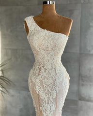 Elegant One-Shoulder Mermaid Gown with Floor-Length Lace and Appliques