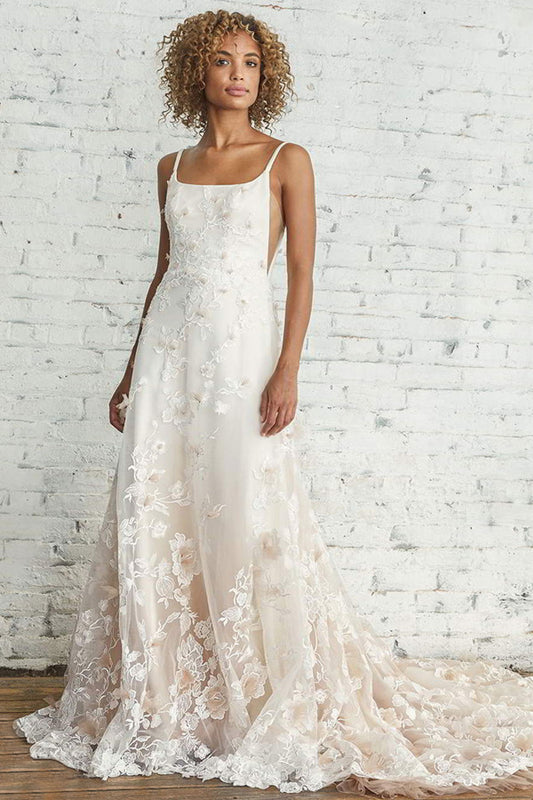 Elegant Sleeveless Wedding Dress with Lace Appliques and Spaghetti Straps