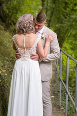Elegant A-line Floor-length Wedding Gown in Chiffon with Lace Appliques