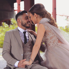 Elegant V-neck A-line Bridal Gown in Tulle Lace with Feathers