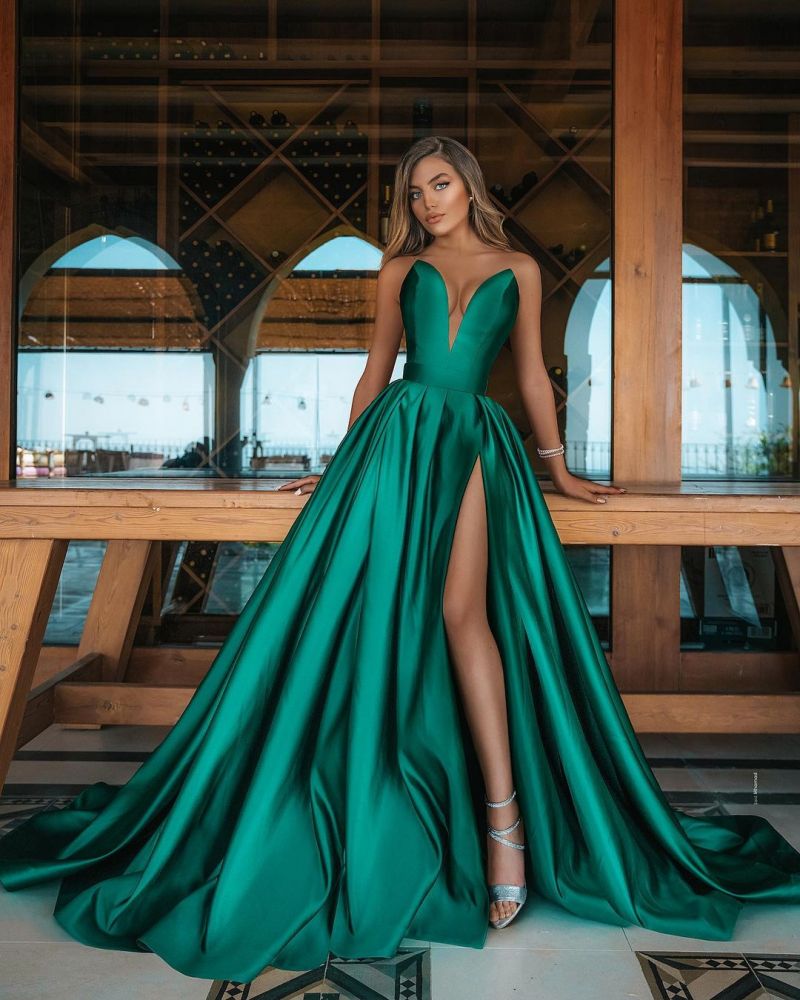 Stunning V-Neck Sleeveless Emerald Green Prom Dress Long With Split