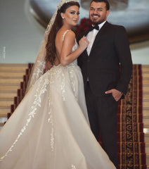 Elegant V-neck Mermaid Wedding Gown with Long Tulle Lace and Detachable Train