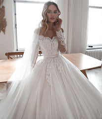 Elegant Long Sleeve Wedding Dresses in Lace and Tulle