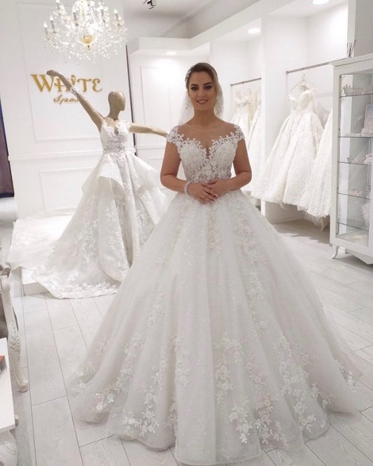 Elegant Floor-length A-Line Wedding Dress with Tulle Ruffles and Lace Appliques