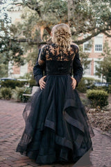 Elegant Two-Piece Wedding Gown with Tulle Lace Layers and Short Sleeves