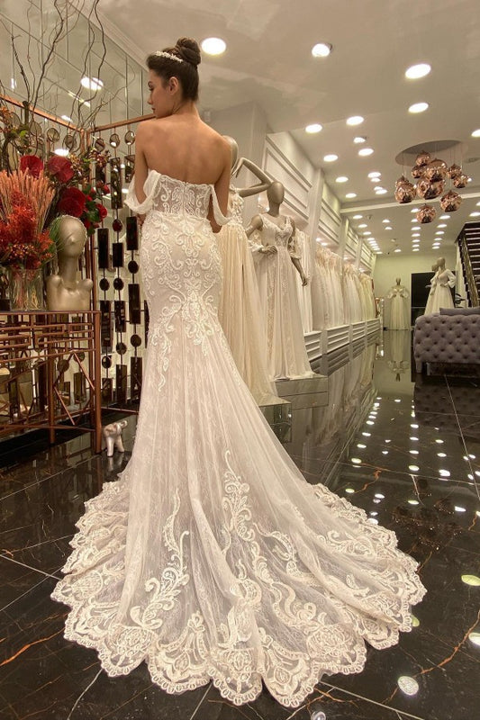 Elegant Off-the-shoulder Mermaid Bridal Gown in Tulle Lace