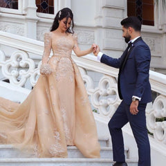 Elegant Detachable Bateau Wedding Dress in Tulle with Long Sleeves