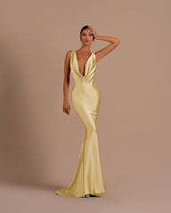 Champagne Deep V-neck Mermaid Prom Dress ¨C Slimming Long Evening Gown | Tuddos