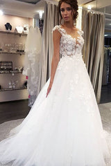 Elegant White Long Wedding Dresses Featuring Lace and Appiliques