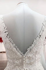 Elegant A-line Wedding Dress with V-Neck and Open Back in Long Tulle Lace