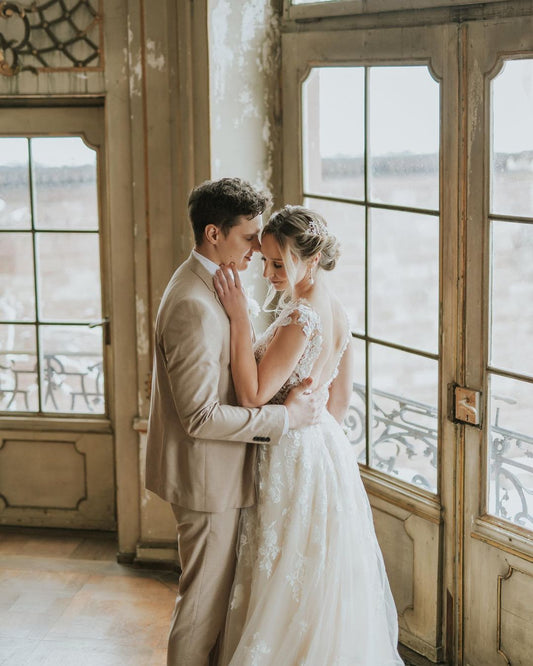 Elegant Boho A-line Wedding Gown in Tulle with Lace Appliques