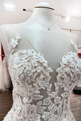 Elegant A-line Wedding Gown with Sweetheart Neckline and Open Back in Stunning Tulle