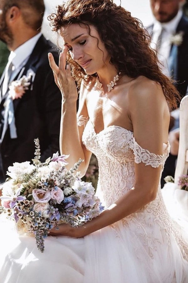 Elegant Off-The-Shoulder Long A-line Wedding Gown in Lace Tulle