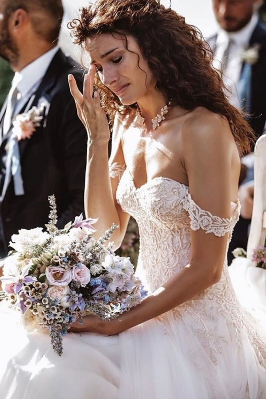 Elegant Off-The-Shoulder Long A-line Wedding Gown in Lace Tulle