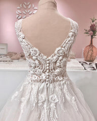 Elegant A-line Wedding Dress with Backless Ruffles and Deep V-neck in Tulle and Lace Appliques
