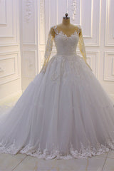 Graceful Long-Sleeve Lace A-Line Bateau Bridal Gown Featuring Pearl Tulle Appliques