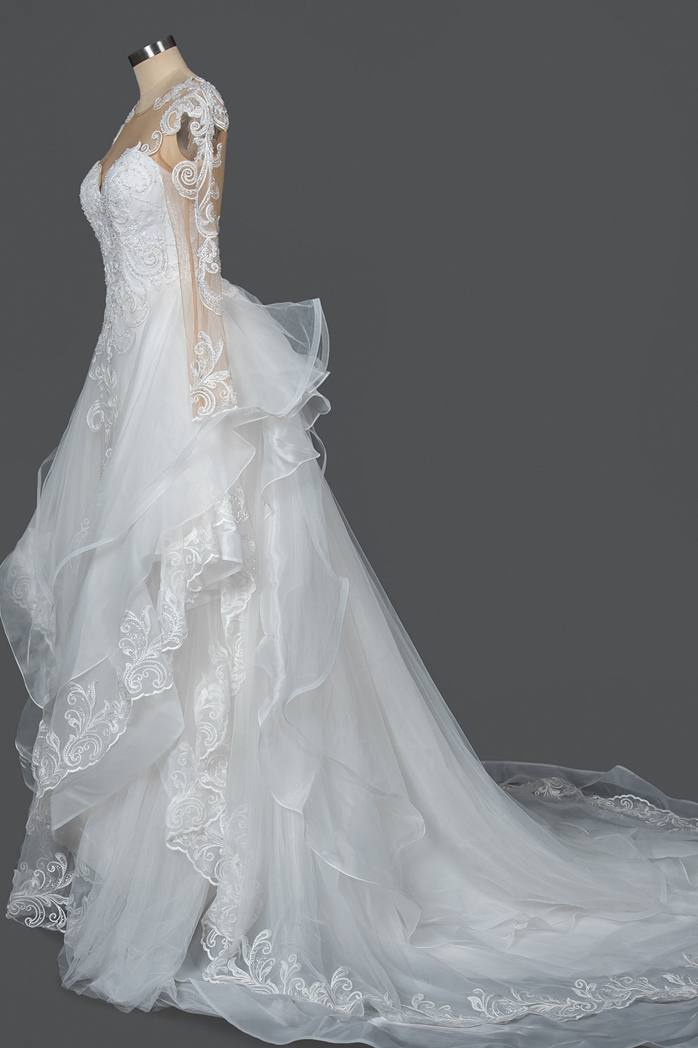 Elegant Long Sleeve Ruffled Ball Gown Wedding Dress Featuring Lace Appliques