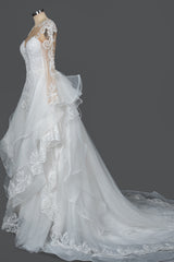 Elegant Long Sleeve Ruffled Ball Gown Wedding Dress Featuring Lace Appliques