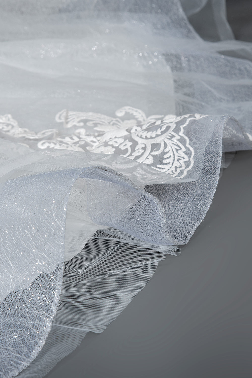 Elegant Cap Sleeve Sheer Tulle Ball Gown Wedding Dress With V-neck Lace
