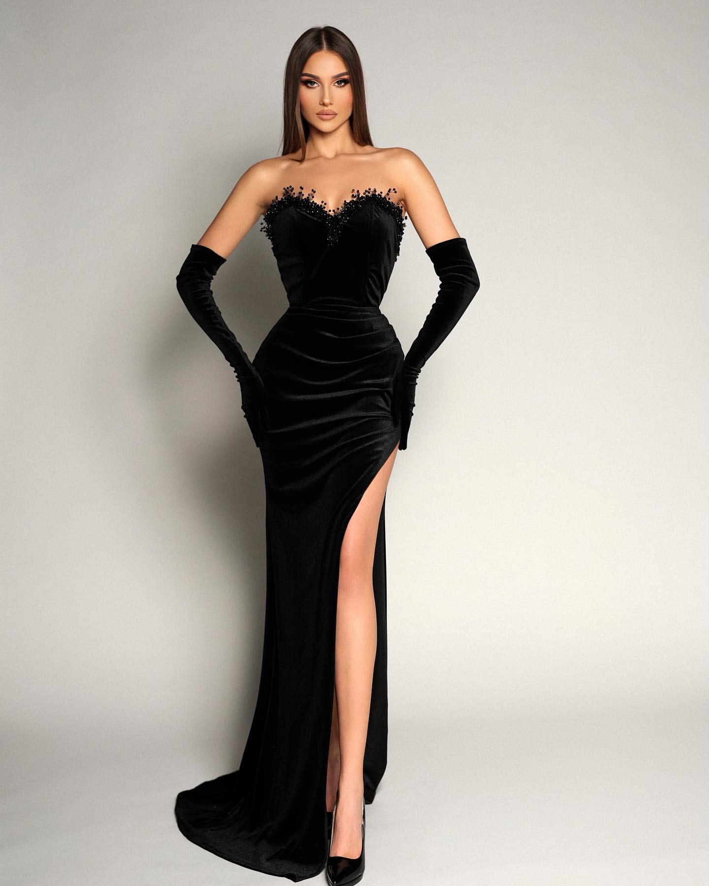 Classic Black Mermaid Prom Dress Sweetheart Long Velvet Slit With Beads