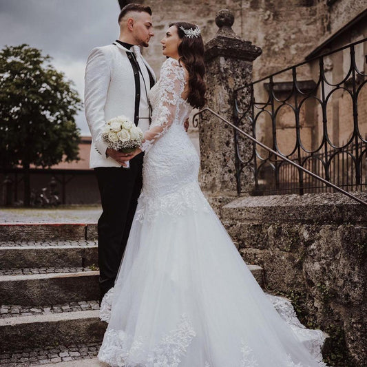 Long Sleeve Open Back Lace Mermaid Wedding Dress in Modest Style