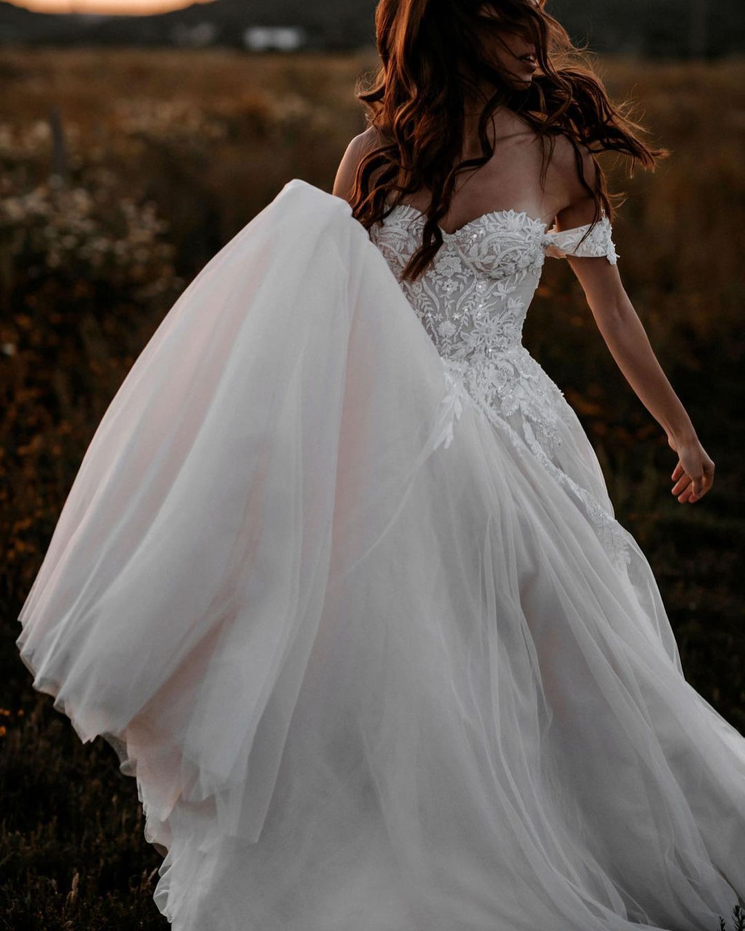 Elegant Off-The-Shoulder A-line Wedding Gown in Tulle with Lace Appliques