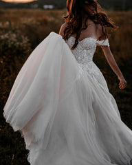 Elegant Off-The-Shoulder A-line Wedding Gown in Tulle with Lace Appliques