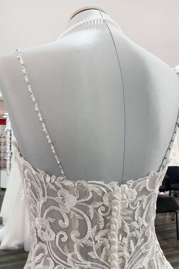 Elegant V-neck Spaghetti-Strap Tulle Ball Gown Bridal Dress Featuring Lace Ruffles