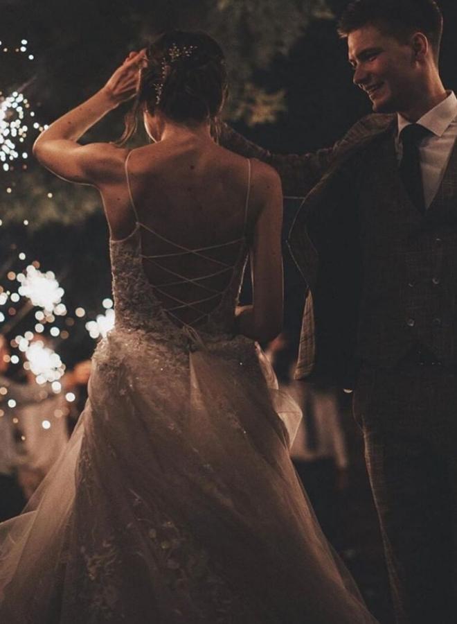 Elegant V-neck A-line Wedding Gown with Tulle Lace and Spaghetti Straps