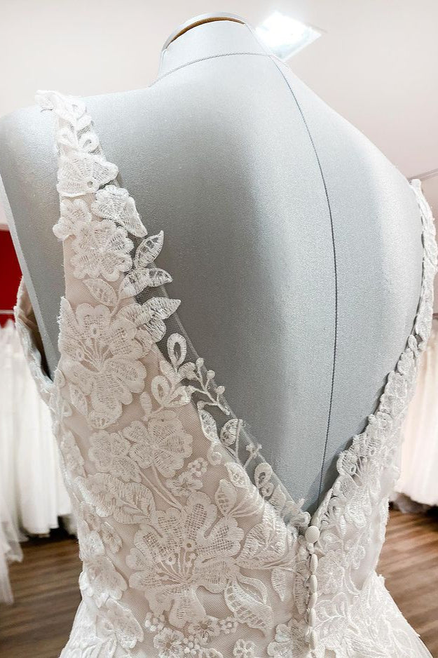 Long A-line Vintage Wedding Dresses With V-Neck, Open Back, and Lace Ruffles in Tulle