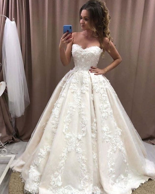 Sweetheart Long Wedding Dress with Floral Lace Appliques in Elegant Ball Gowns