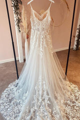 Sweetheart A-Line Wedding Dress with Pretty Spaghetti Straps and Appliques Lace in Tulle