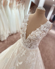 Elegant Deep V-neck A-Line Floor-length Wedding Gown with Wide Straps and Lace Tulle Appliques