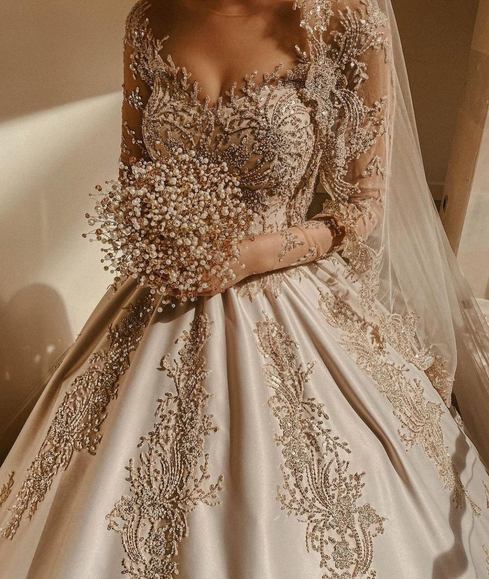 Elegant Sweetheart Pearl Wedding Dress with Long Sleeves in Satin and Beadings
