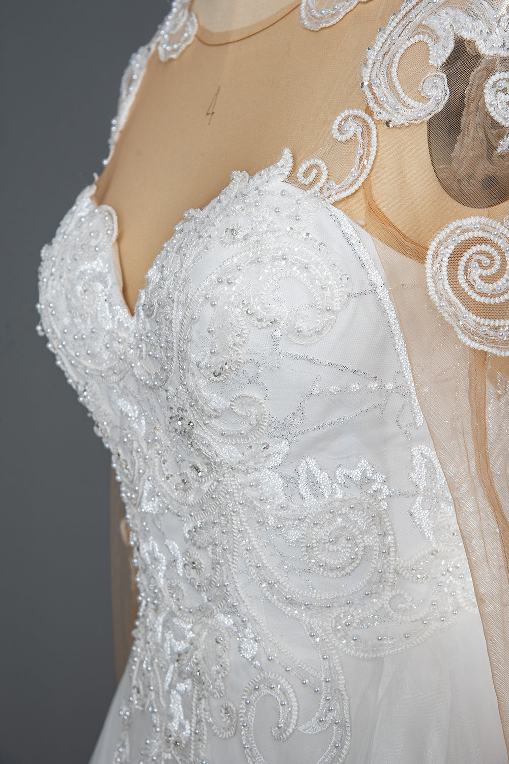 Elegant Long Sleeve Ruffled Ball Gown Wedding Dress Featuring Lace Appliques