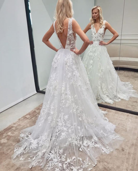 Elegant Backless V-neck A-line Bridal Gown in Tulle Lace