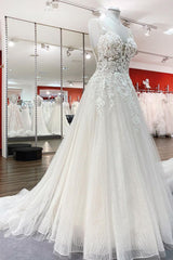 Elegant A-line Wedding Gown with Sweetheart Neckline and Open Back in Stunning Tulle