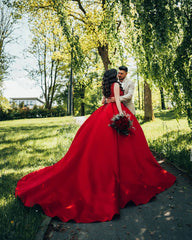 Princess Wedding Dresses in Elegant Long Satin with V-neck and Lace