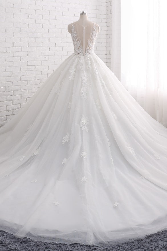 Elegant Sleeveless Tulle Wedding Dress with Lace Appliques and Train