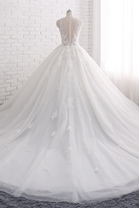 Elegant Sleeveless Tulle Wedding Dress with Lace Appliques and Train