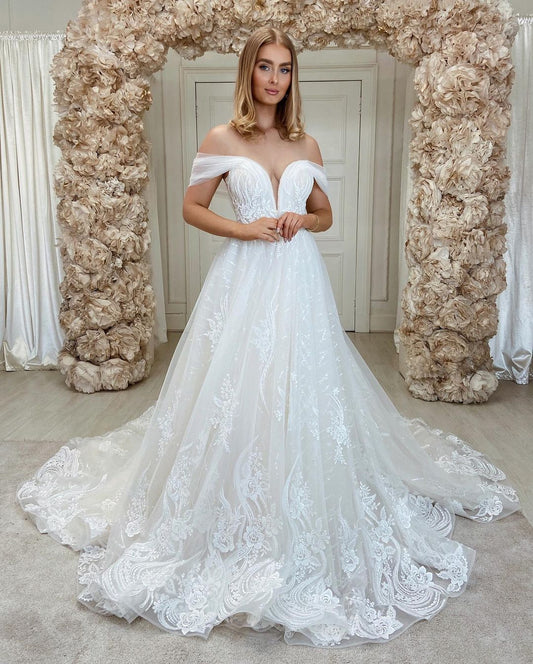 Elegant Off-the-shoulder A-Line Bridal Gown Featuring Tulle Lace