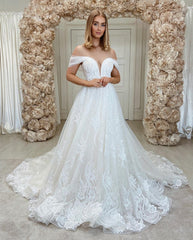 Elegant Off-the-shoulder A-Line Bridal Gown Featuring Tulle Lace