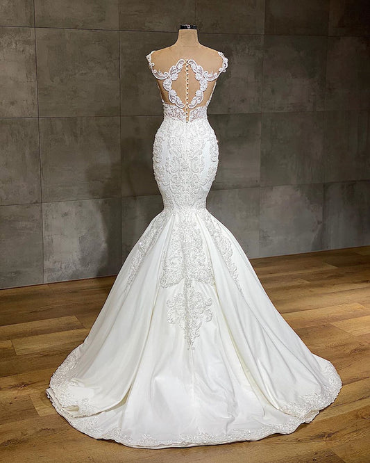Elegant V-neck Lace Mermaid Bridal Gown Without Sleeves Featuring Appliques