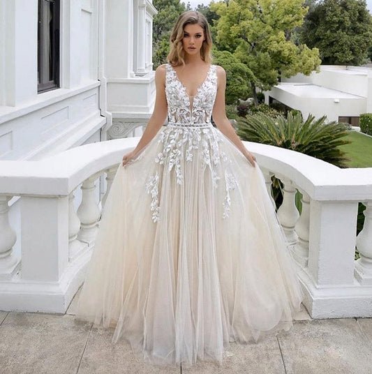 Elegant V-neck A-line Sleeveless Backless Wedding Gown in Lace Tulle