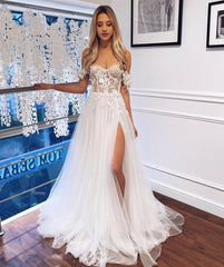 Elegant White Boho Off-Shoulder A-Line Wedding Dress Featuring Lace