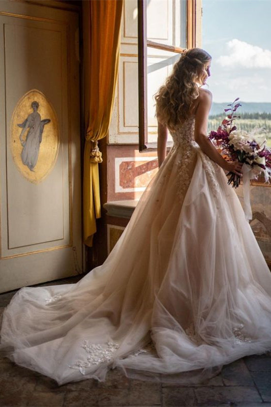 Princess Wedding Dress in Tulle with Sweetheart Neckline and Lace Appliques