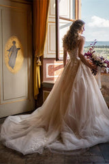 Princess Wedding Dress in Tulle with Sweetheart Neckline and Lace Appliques