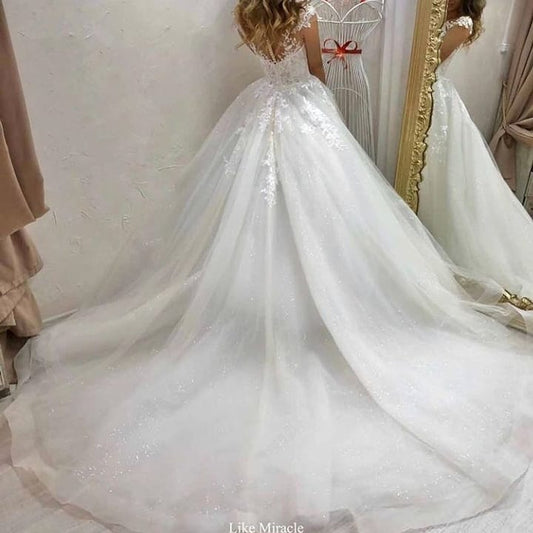 Elegant Sweetheart Neckline Off-the-Shoulder A-Line Bridal Gown with Lace Appliques and Tulle Train