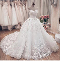 A-Line Off-The-Shoulder Wedding Dresses in Classic Lace